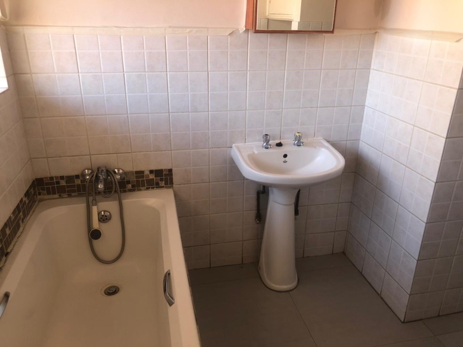 To Let 1 Bedroom Property for Rent in Bloemfontein Free State